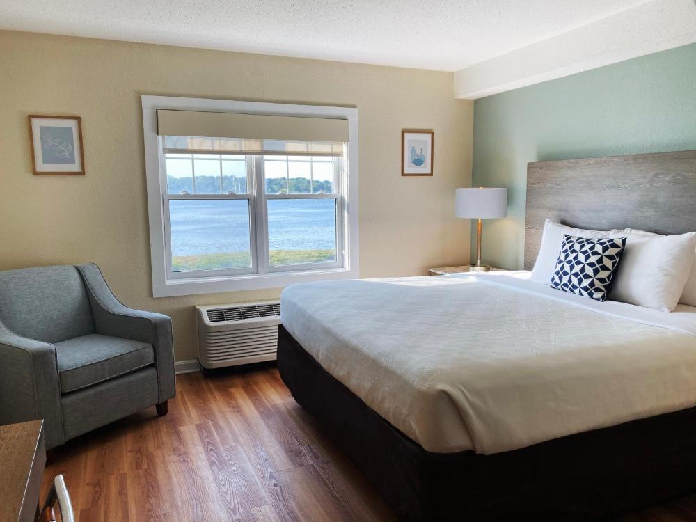 King Suite with Living Room - Suites Building interior